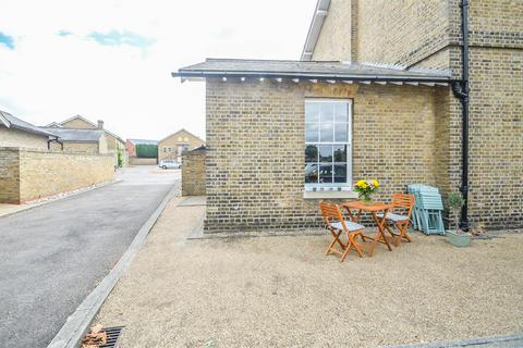 1 bedroom bungalow for sale, Horseshoe Crescent, Southend-On-Sea SS3