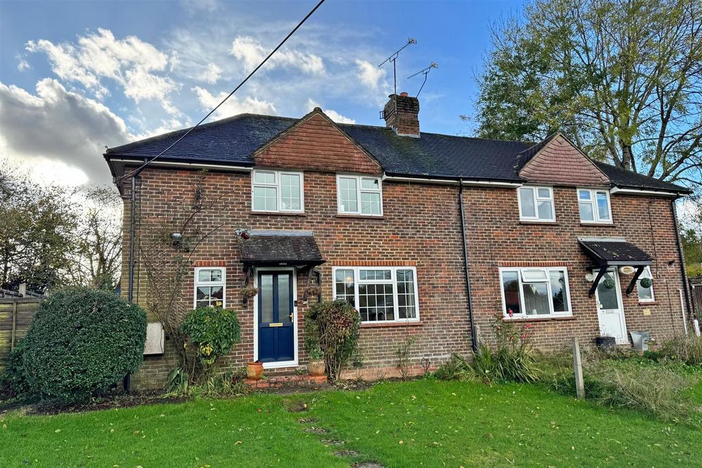 Chiddingfold 3 bed semidetached house for sale £450,000
