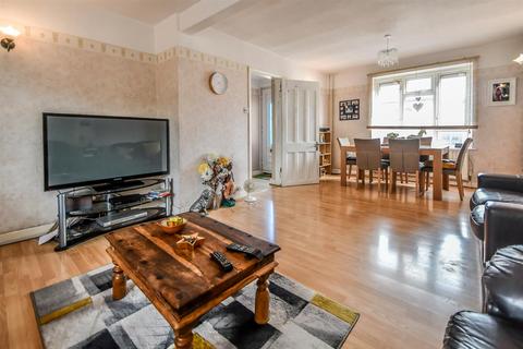3 bedroom end of terrace house for sale, Manchester Drive, Leigh-On-Sea SS9