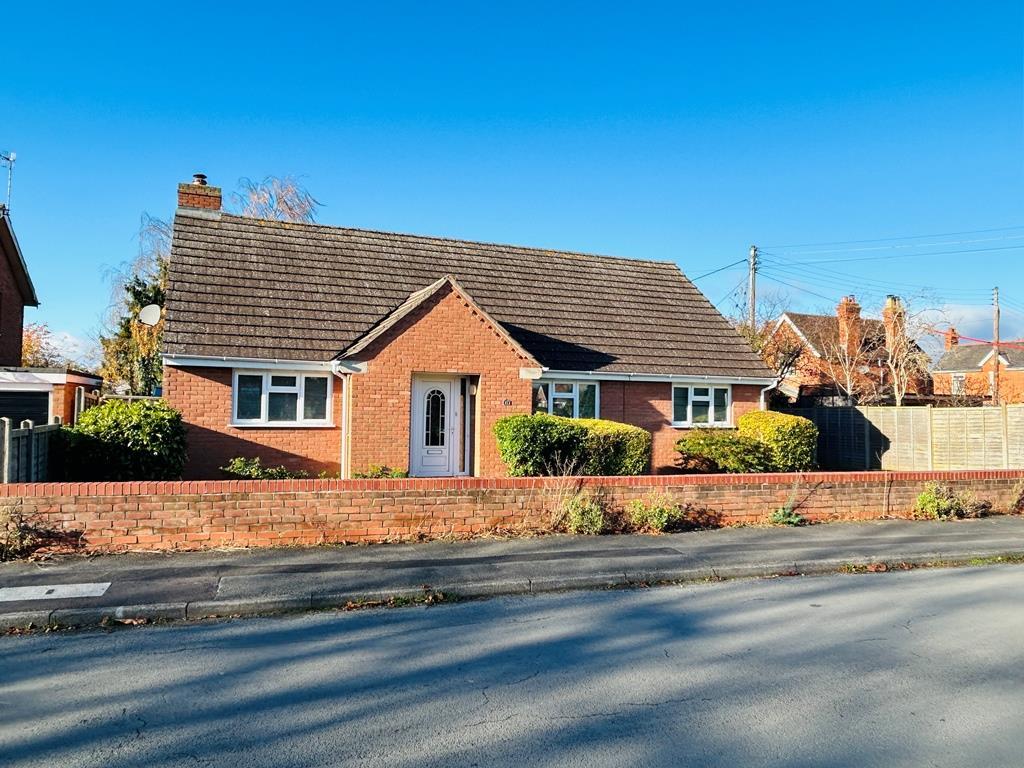 Clevedon Green, South Littleton, Evesham 3 bed detached bungalow for