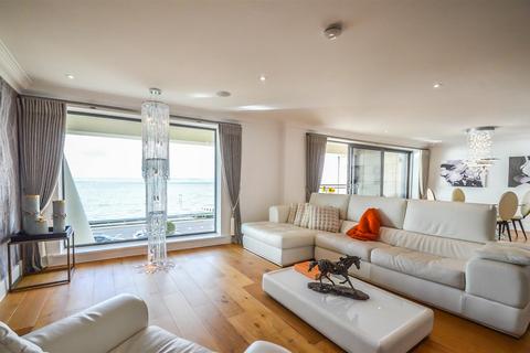 3 bedroom apartment for sale, The Shore, Westcliff-on-Sea SS0
