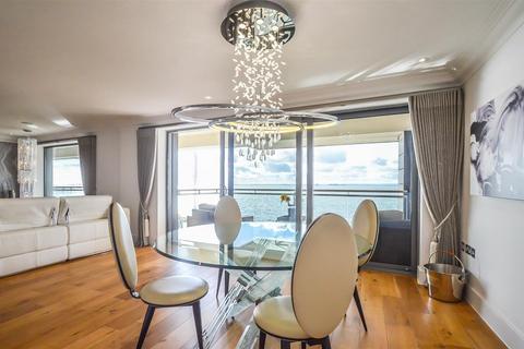 3 bedroom apartment for sale, The Shore, Westcliff-on-Sea SS0