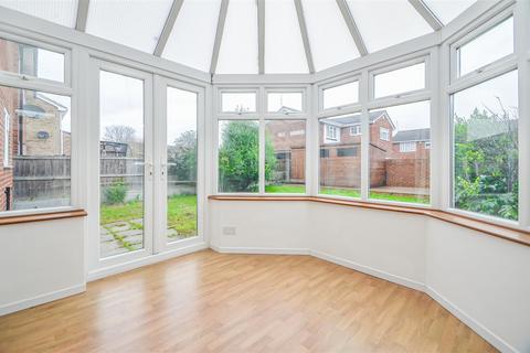 4 bedroom semi-detached house for sale - Aylesbeare, Southend-On-Sea SS3