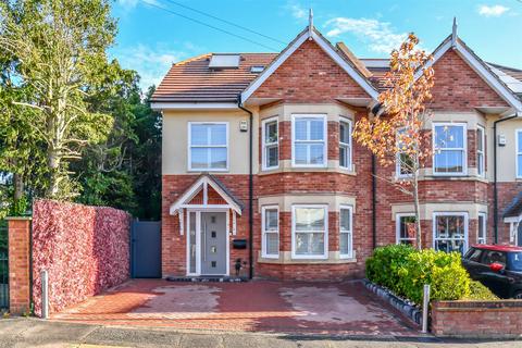 4 bedroom semi-detached house for sale, Burnham Road, Leigh-On-Sea SS9