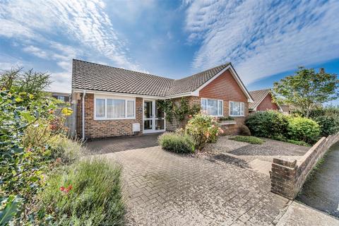 3 bedroom detached bungalow for sale - Chesterton Avenue, Seaford