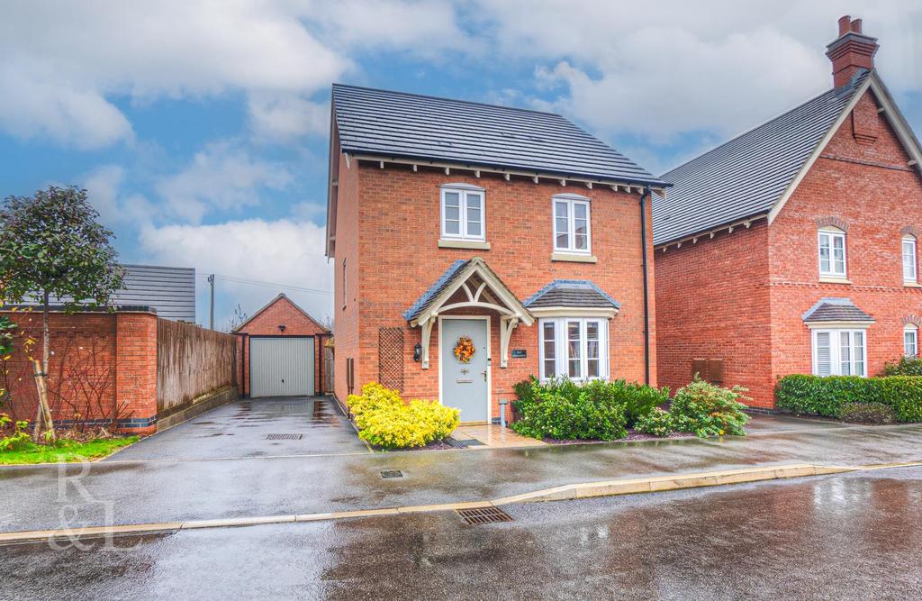 Spring Avenue, AshbyDeLaZouch 3 bed detached house £325,000