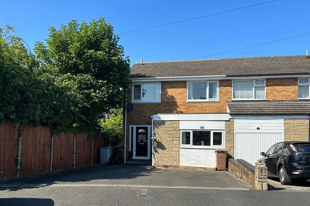 Cestrian Drive, Thingwall, Wirral 4 bed semidetached house £275,000