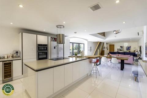The Barn Chapel Lane, Branton, Doncaster, DN3 3NG