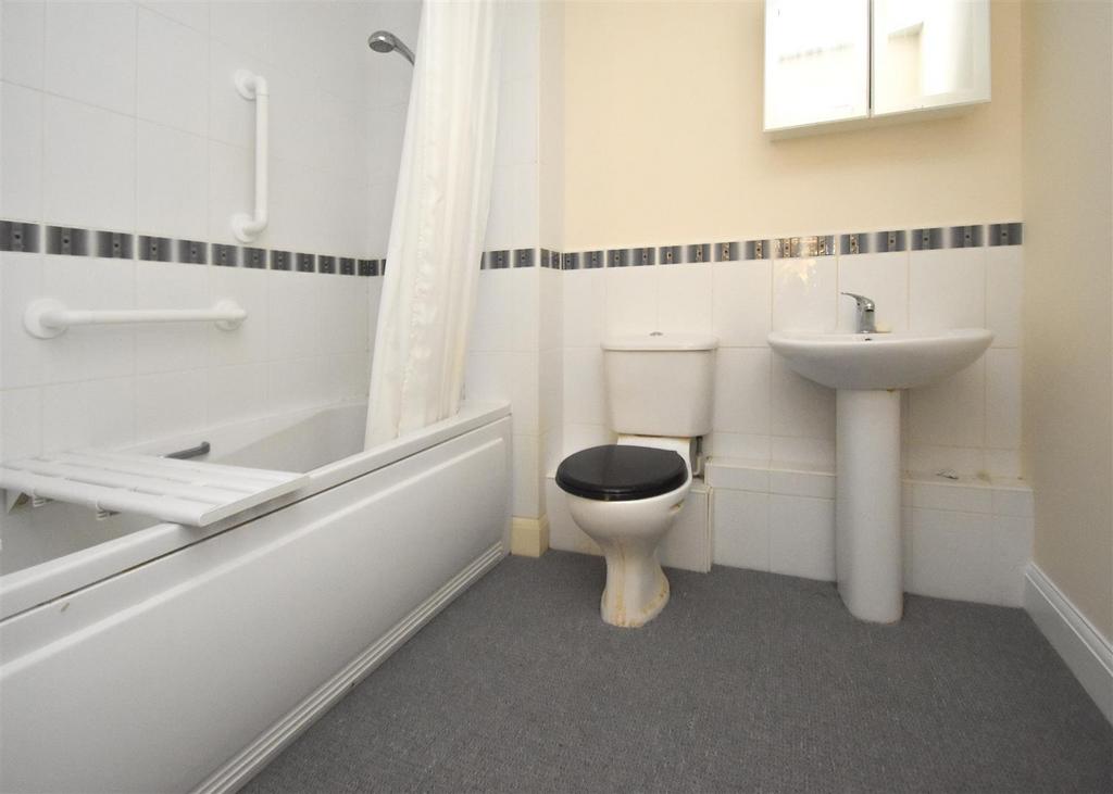 4 Magnolia Court - Bathroom.jpg