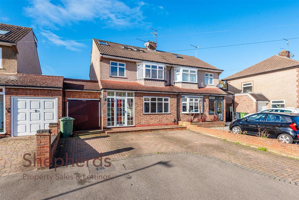 Trafalgar Avenue, Broxbourne EN10 4 bed semidetached house £725,000