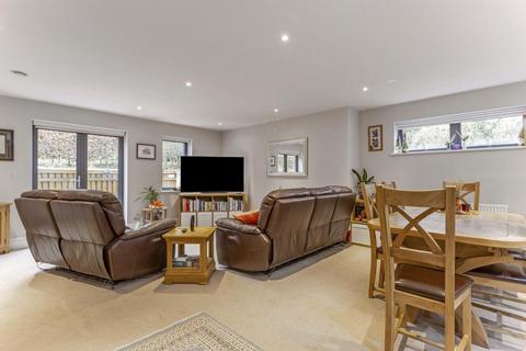2 bedroom apartment for sale - Pittville Crescent, Cheltenham