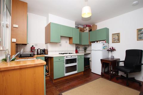 12 Napier Terrace, Exeter, EX4 3EZ