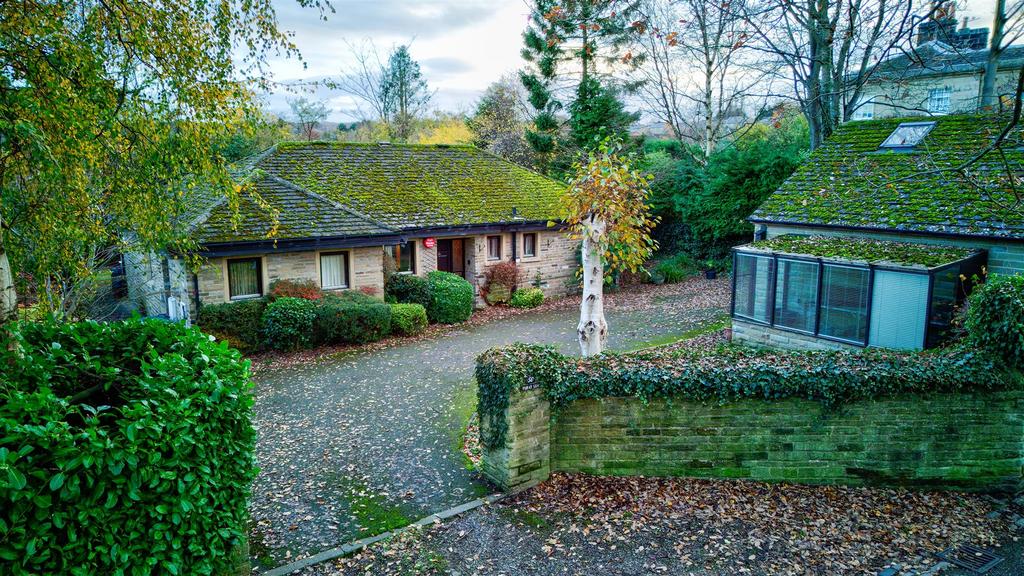 Thorpe Lane, Almondbury, Huddersfield, HD5 8TA 3 bed detached bungalow for sale £450,000