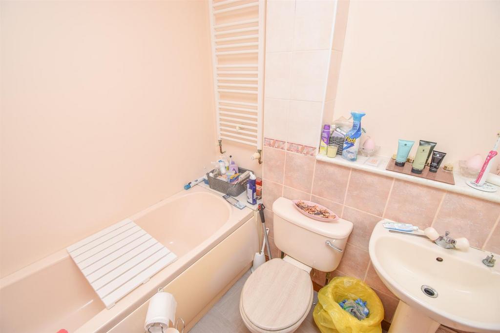 BEDROOM ONE EN-SUITE-2.jpg