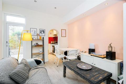 2 bedroom maisonette for sale - Hove Avenue, London E17
