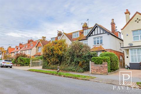 4 bedroom flat for sale, Hadleigh Road, Frinton-On-Sea