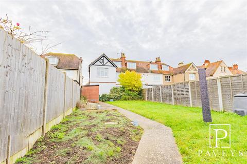 4 bedroom flat for sale, Hadleigh Road, Frinton-On-Sea