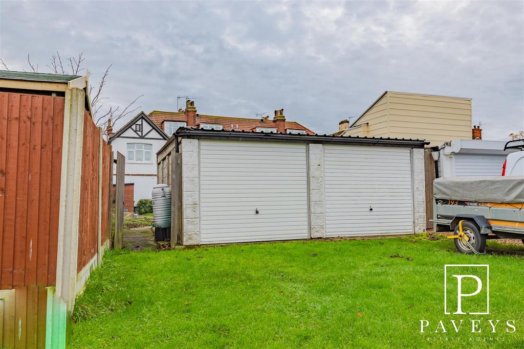 DETACHED GARAGE &amp; PARKING