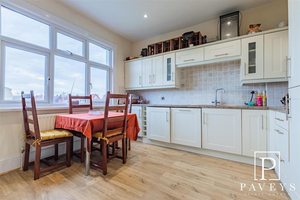 Kitchen breakfast room