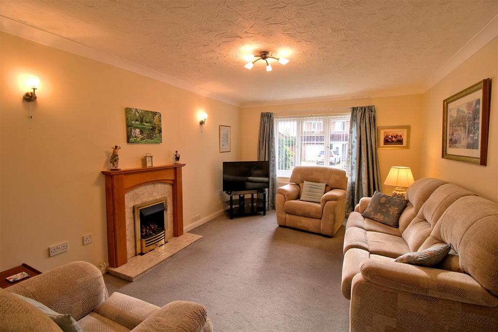 Cuthbert Close, North Wootton 4 bed detached house for sale £360,000