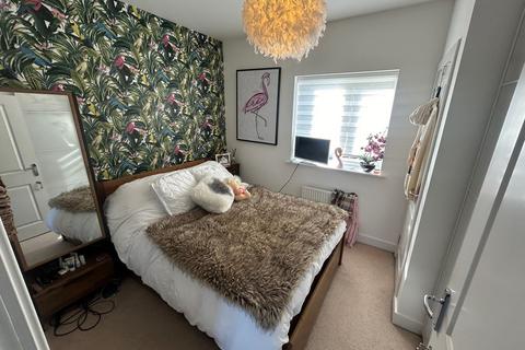 3 bedroom semi-detached house for sale - Butter Row, Wolverton, Milton Keynes, MK12