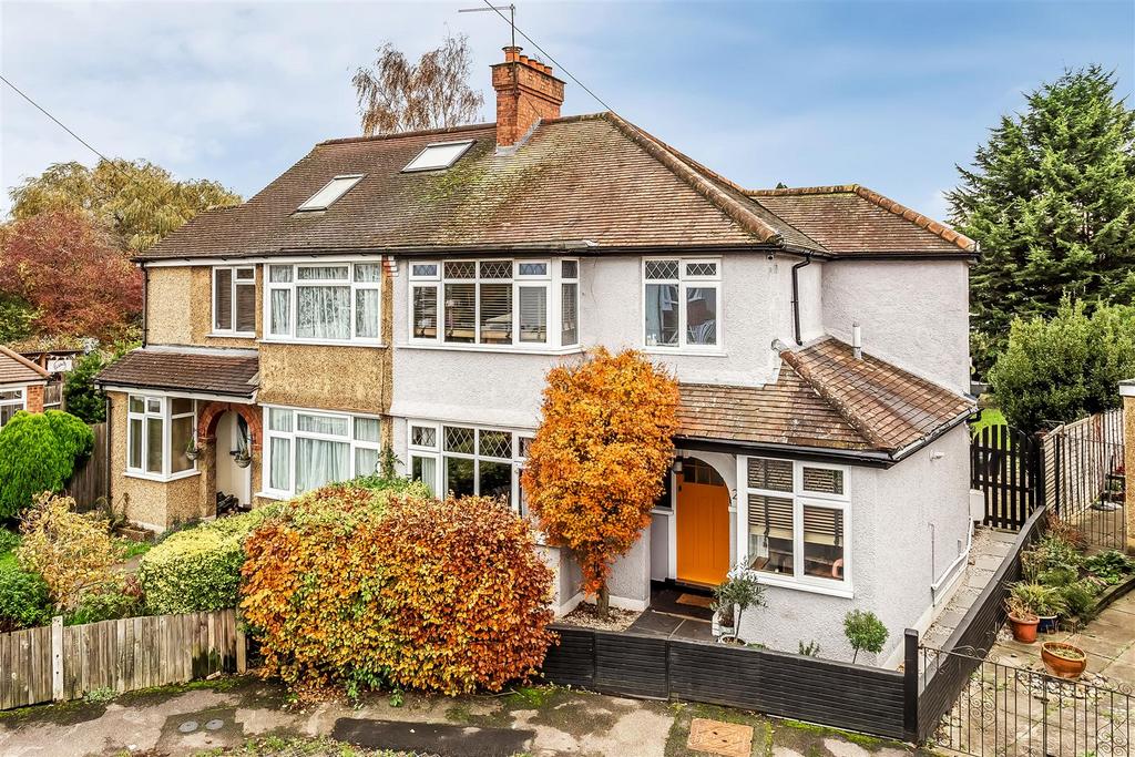 DILSTON ROAD, LEATHERHEAD, KT22 3 bed semidetached house for sale £