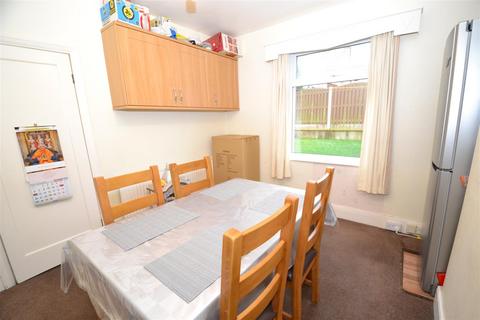 3 bedroom semi-detached house for sale - Thoresby Grove, Bradford