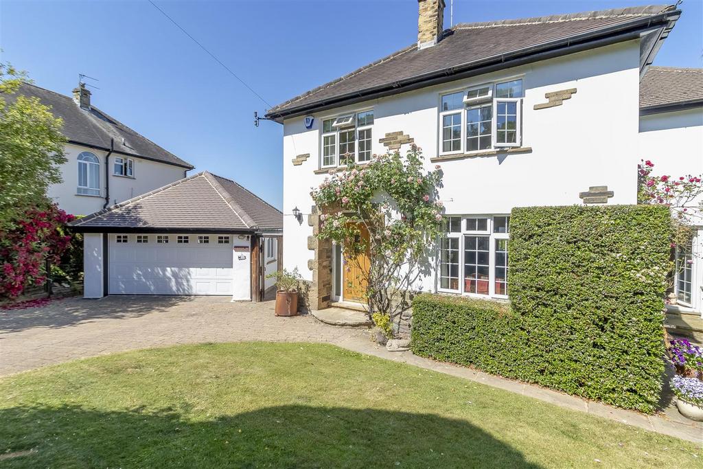 Creskeld Gardens, Bramhope, Leeds 4 bed detached house for sale £875,000