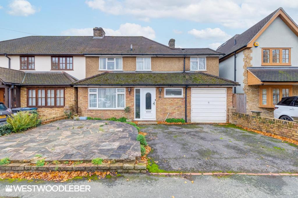 St. Margarets Road, Ware SG12 4 bed semidetached house for sale £635,000