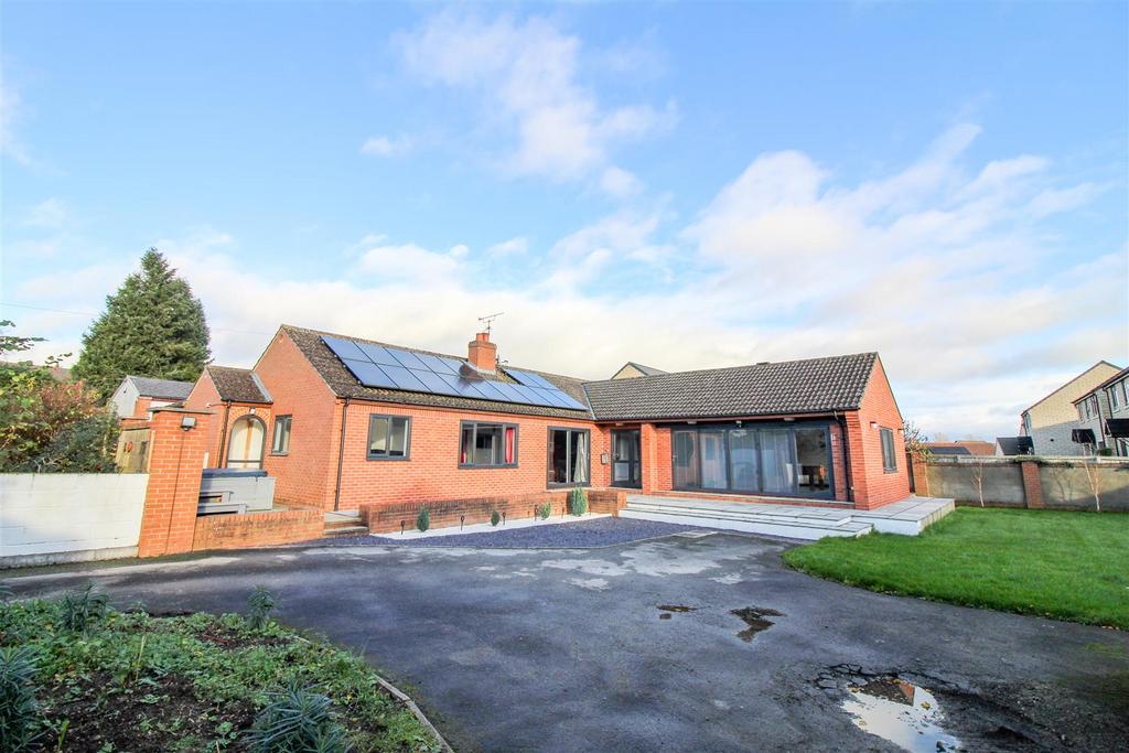 Lark Lane, Ripon 5 bed detached bungalow for sale £595,000