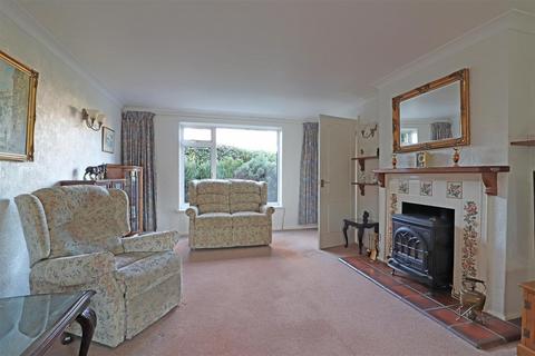 5 Daneshill, Redhill, RH1 2DW