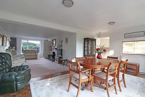 5 Daneshill, Redhill, RH1 2DW