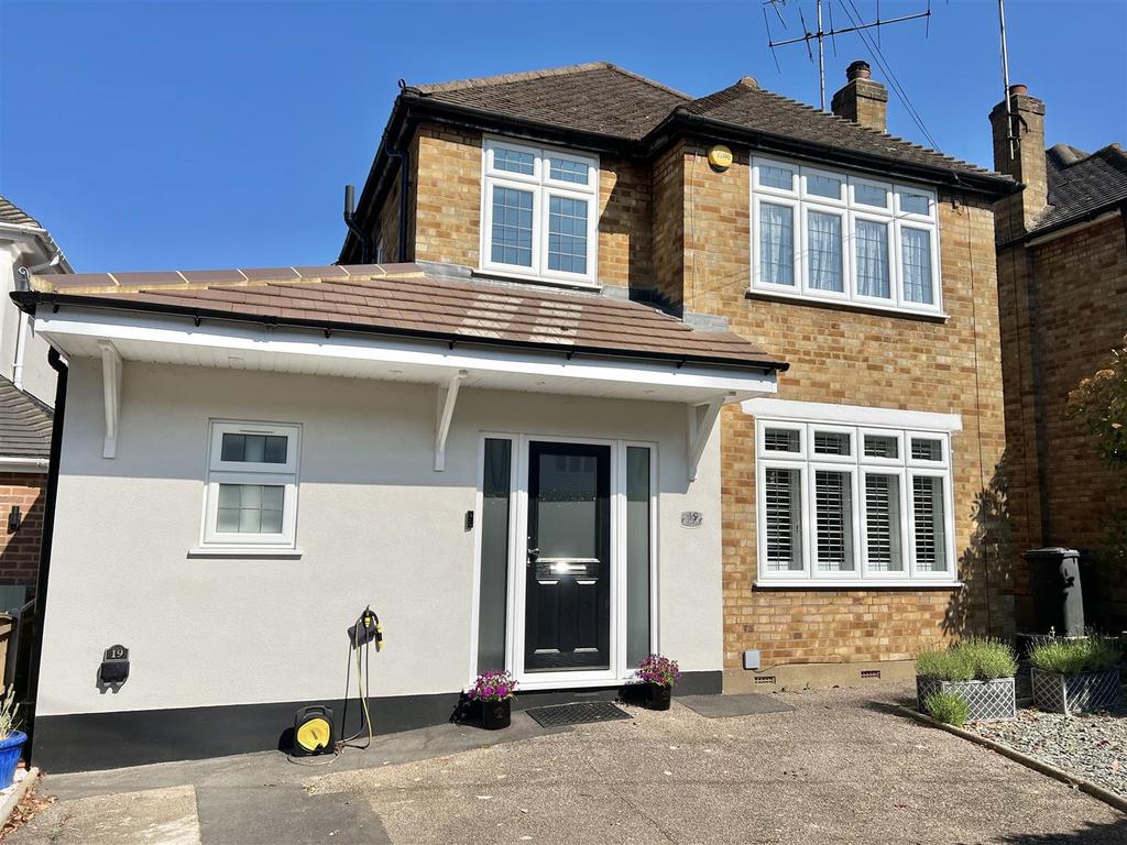 Worrin Close, Old Shenfield, Brentwood 3 bed detached house for sale