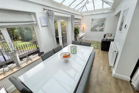 3 bedroom semi-detached house for sale - Barnfield Crescent, Sale