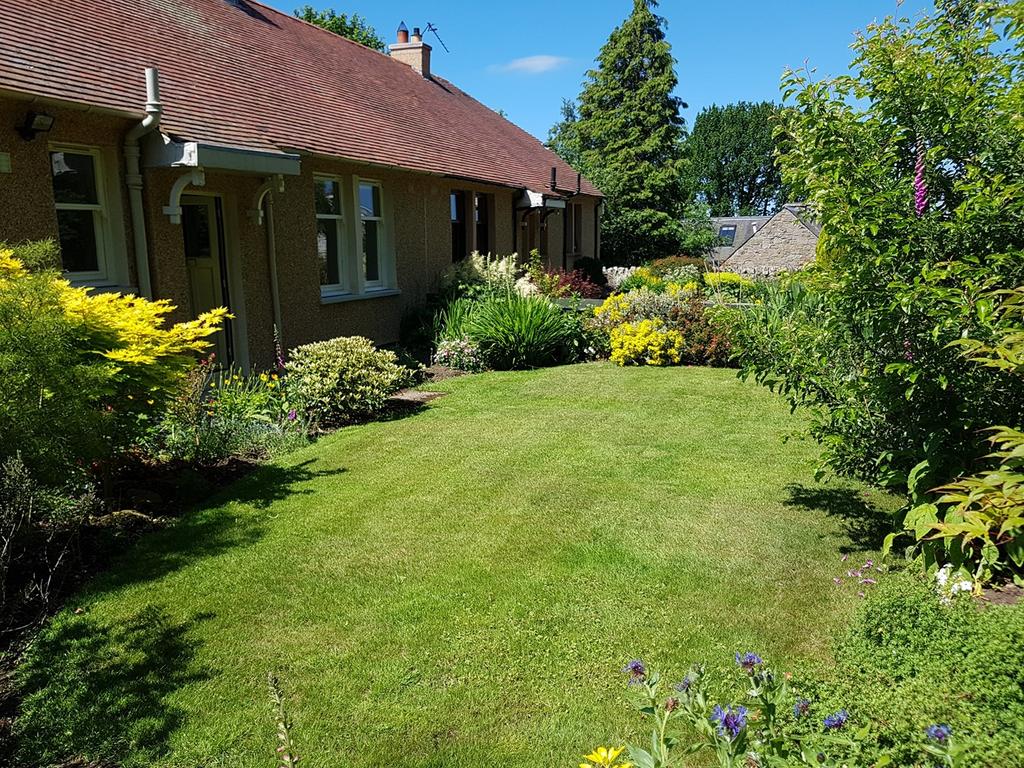Temple Village, Midlothian, EH23 3 bed semidetached bungalow for sale