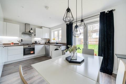 2 bedroom semi-detached house for sale - Canada Road, Deepcut, Camberley, GU16