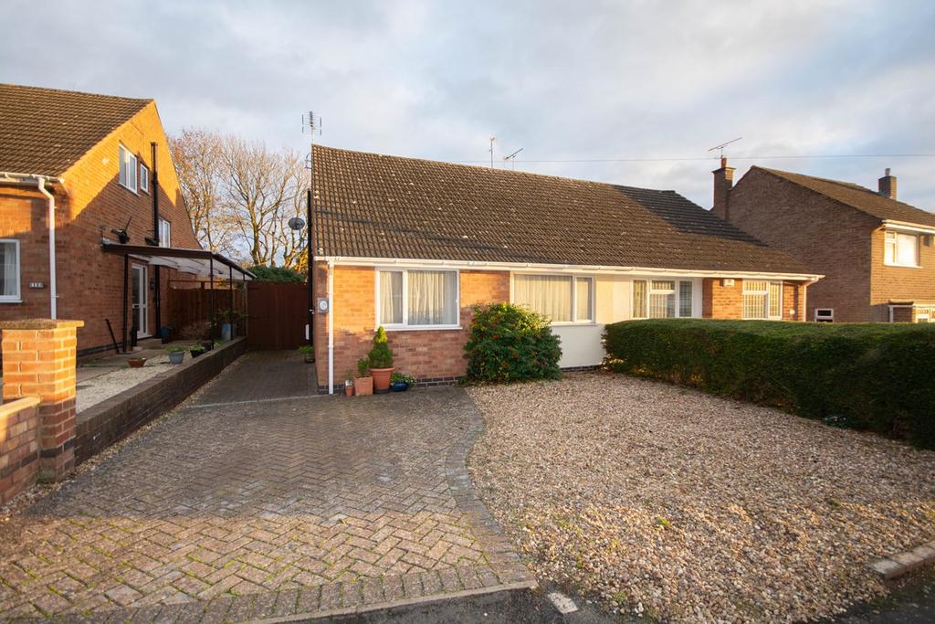 Ratliffe Road, Shakespeare Gardens, Rugby, CV22 2 bed semidetached