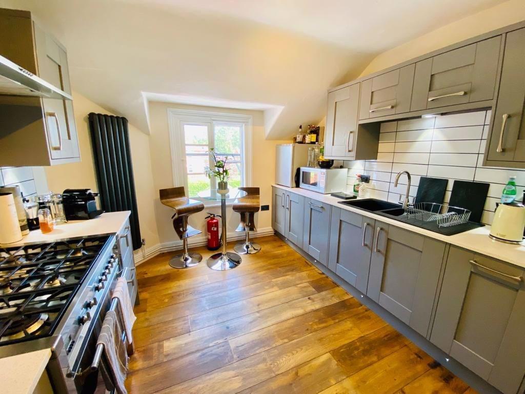 4 Elgar Court, Hampton Park Road, Hereford, HR1 3 bed flat for sale £