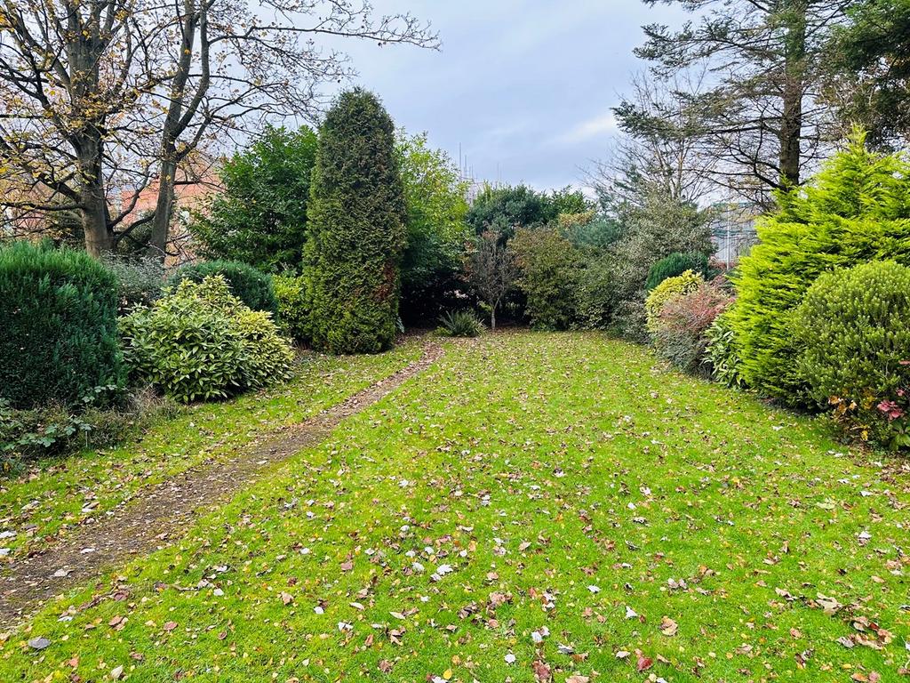 The Crescent, Holmer, Hereford, HR4 4 bed detached house for sale £