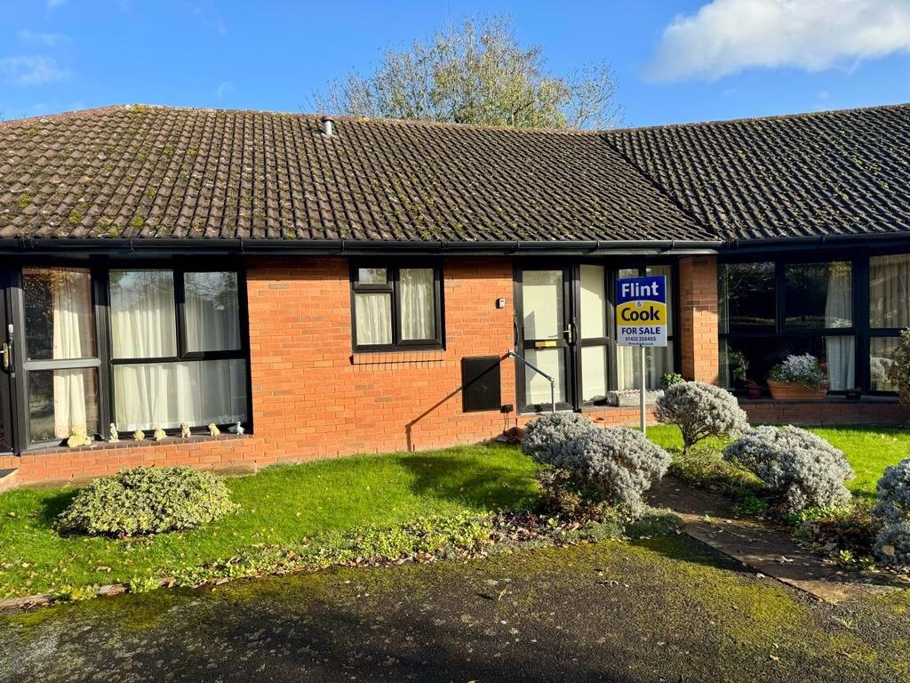 Burrows Court, Hampton Park, Hereford, HR1 2 bed bungalow for sale £