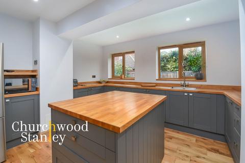 4 bedroom detached house for sale - Oakridge, Little Oakley, CO12