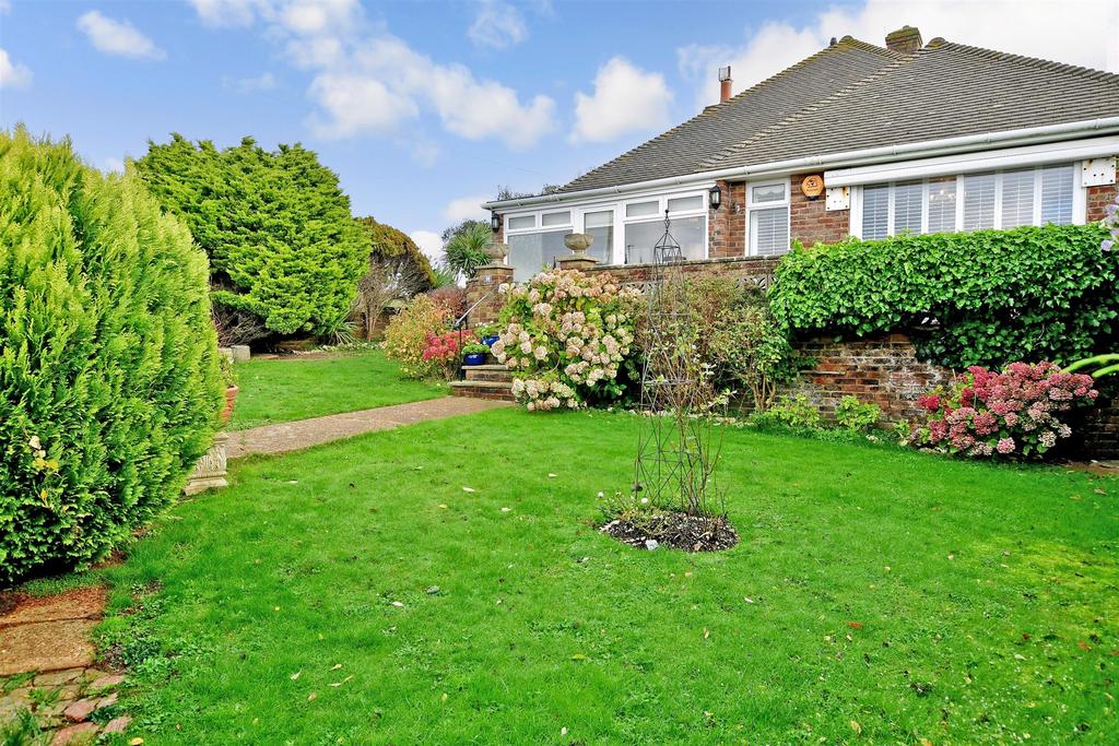 Longridge Avenue, Saltdean, Brighton, East Sussex 2 bed detached