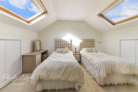 3 Lingwood Road, London, E5 9BN