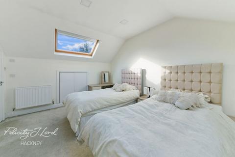 3 Lingwood Road, London, E5 9BN