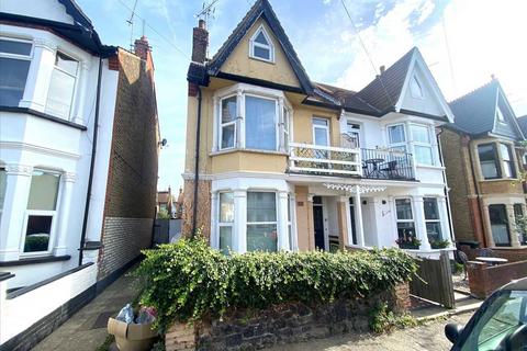 2 bedroom apartment to rent, Leigh on Sea SS9