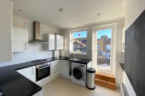 2 bedroom apartment to rent, Leigh on Sea SS9