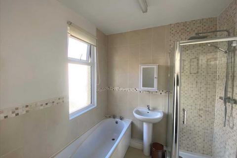 2 bedroom apartment to rent, Leigh on Sea SS9