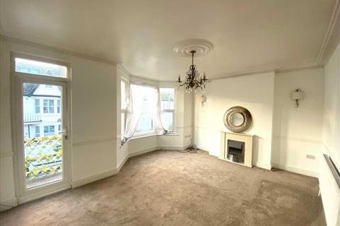 2 bedroom apartment to rent, Leigh on Sea SS9