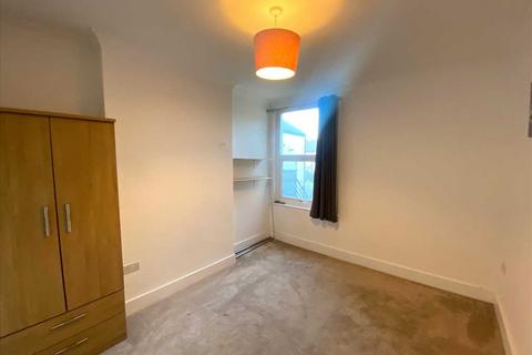 2 bedroom apartment to rent, Leigh on Sea SS9