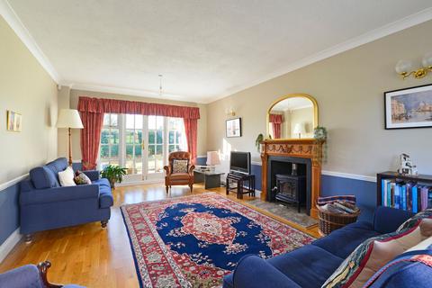 9 Knightwood Close, Reigate, RH2 8BE